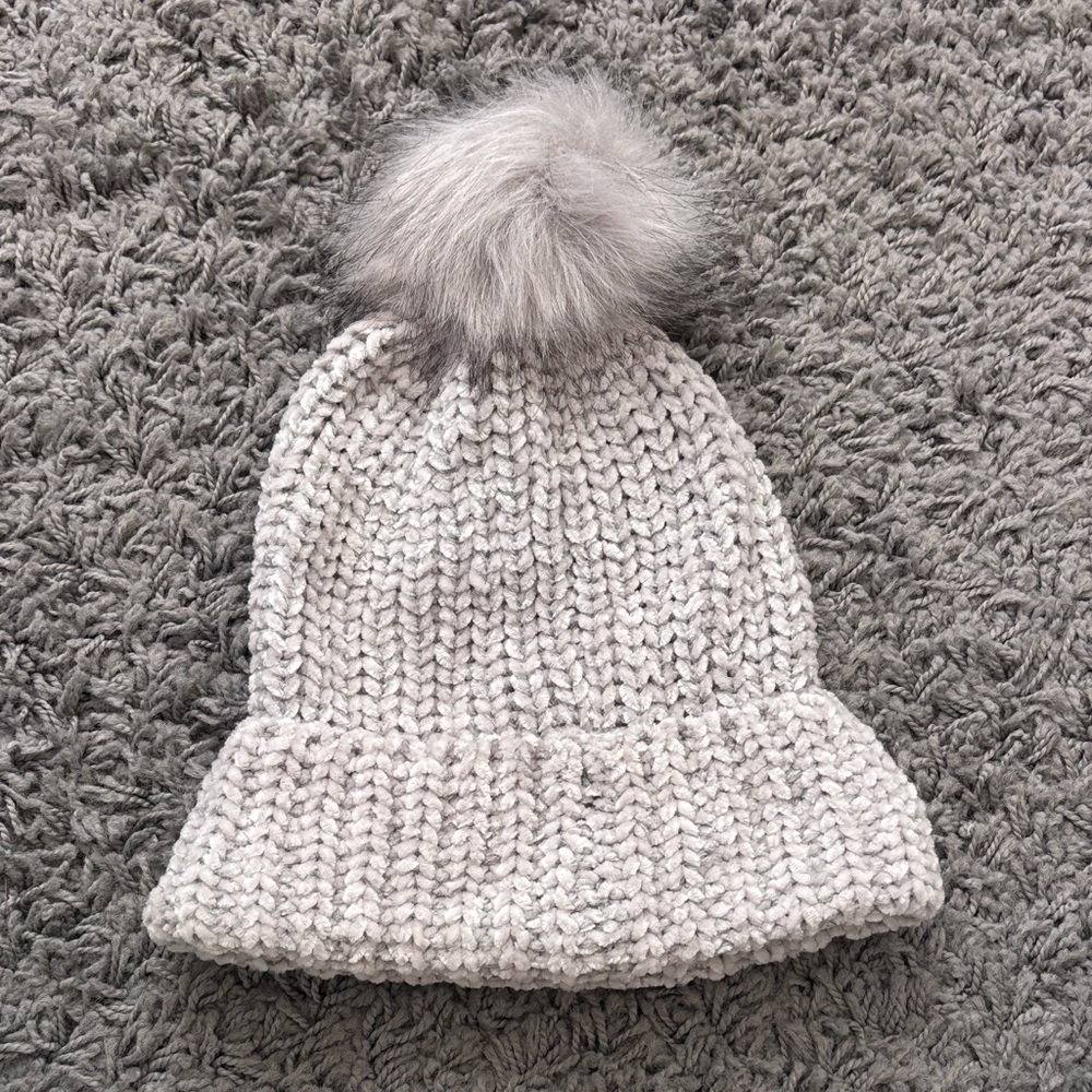 Jules Kae Womens Cozy Knit Pom Beanie - Light Gray